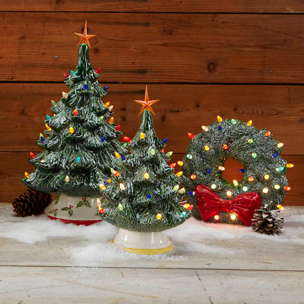 5227 Wreath with Lights 7.5H x 8W